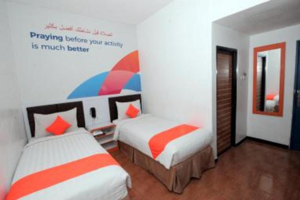 Oriza Hotel Surabaya Exterior foto