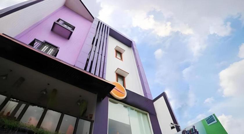 Oriza Hotel Surabaya Exterior foto